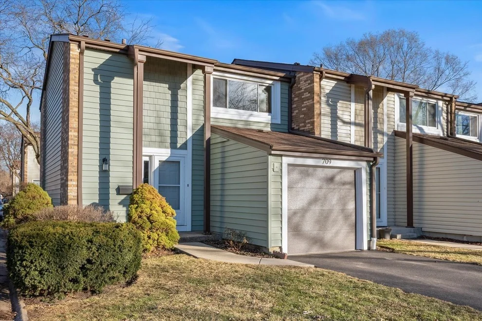 Unit for sale at 709 Lakeside Circle Drive, Wheeling, IL 60090
