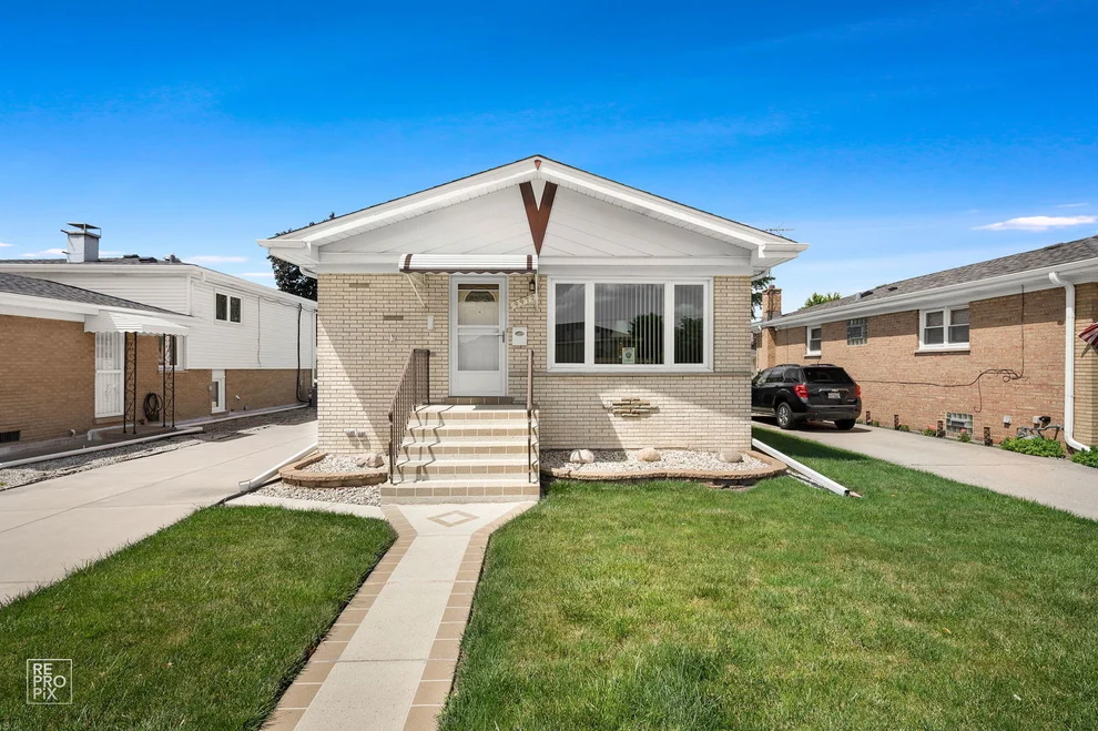Unit for sale at 9972 Ivanhoe Avenue, Schiller Park, IL 60176