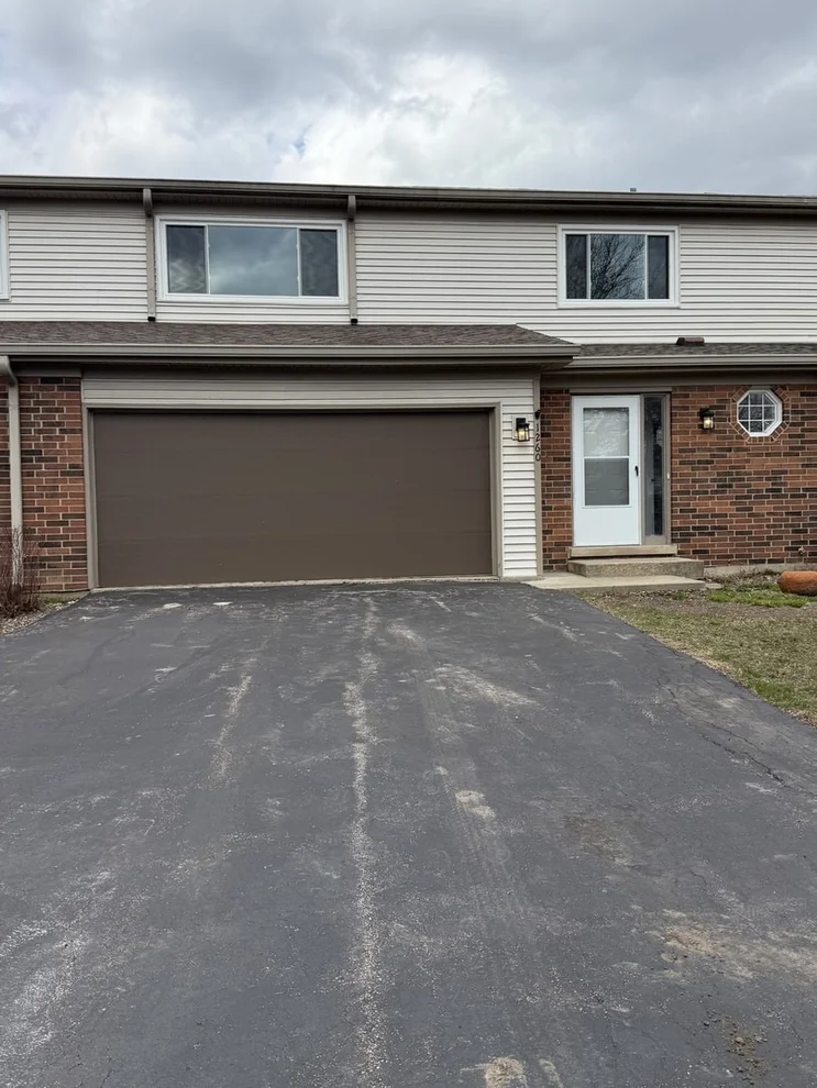 Unit for sale at 1260 Briarwood Lane, Libertyville, IL 60048