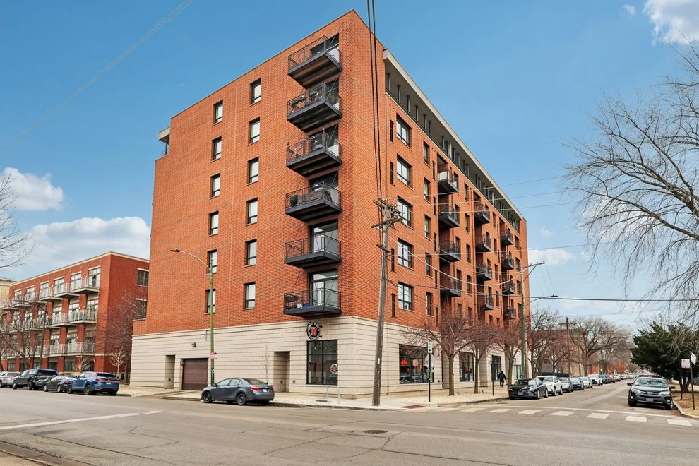 Unit for sale at 974 W 35th Place, Chicago, IL 60609