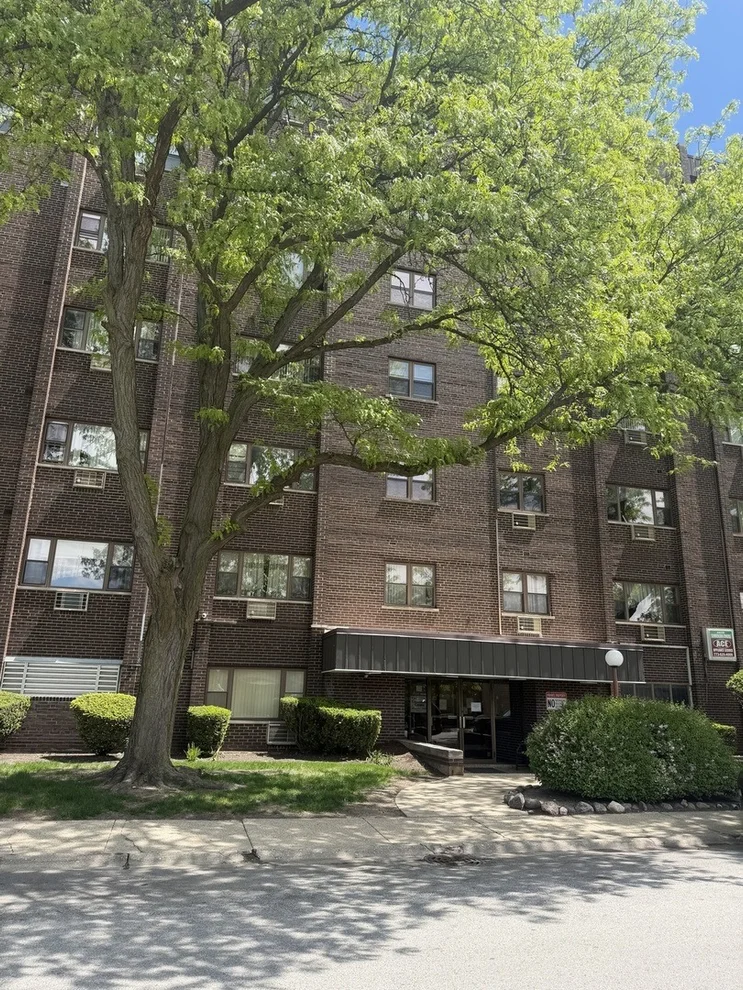 Unit for sale at 4600 N Cumberland Avenue, Chicago, IL 60656