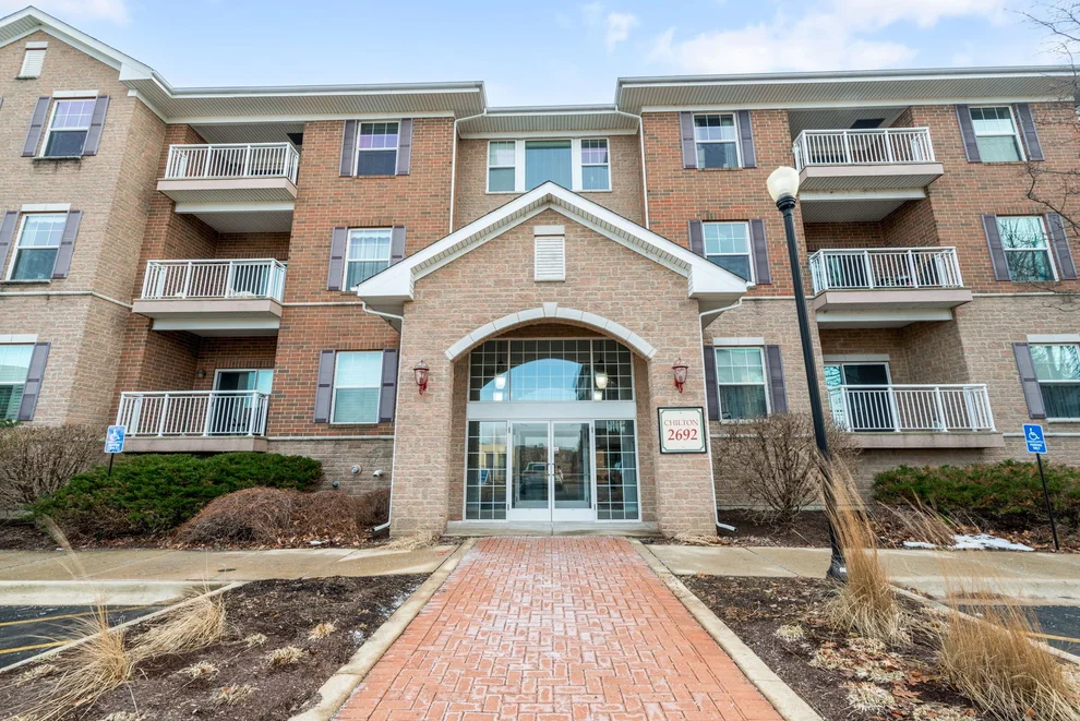Unit for sale at 2692 Stone Circle, Geneva, IL 60134