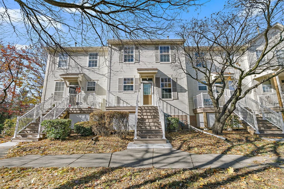 Unit for sale at 614 Littleton Trail, Elgin, IL 60120