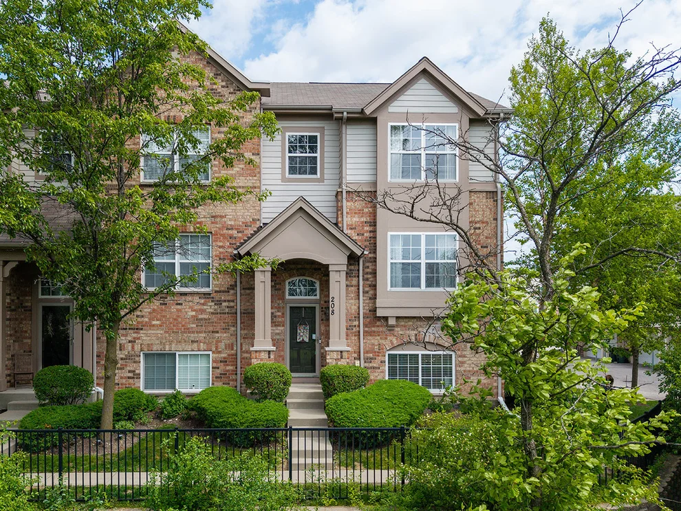 Unit for sale at 208 Prairie Court, Morton Grove, IL 60053