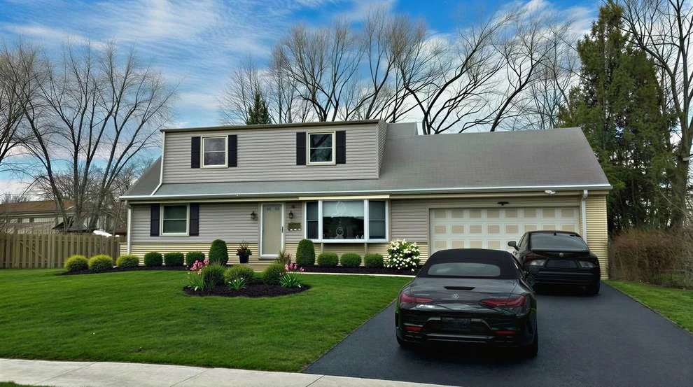 Unit for sale at 8 Greenwood Court N, Buffalo Grove, IL 60089