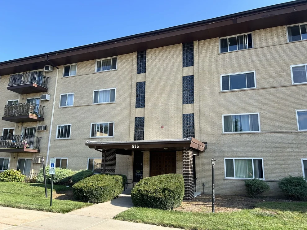 Unit for sale at 535 S Cleveland Avenue, Arlington Heights, IL 60005