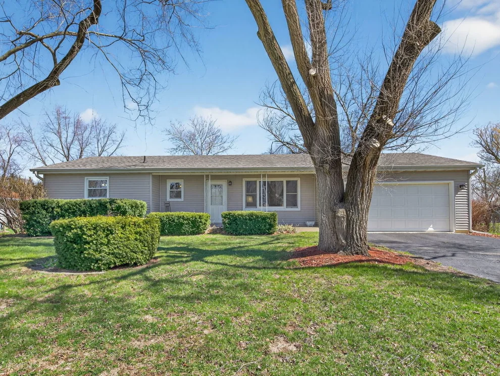 Unit for sale at 475 N 4th Avenue, Coal City, IL 60416