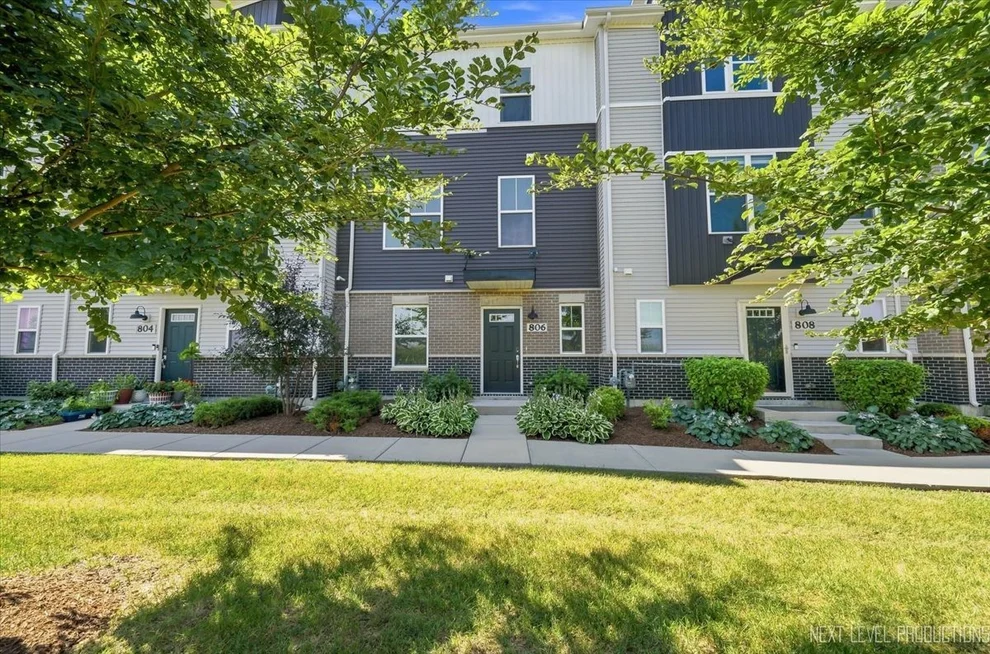 Unit for sale at 806 Finley Drive, Aurora, IL 60504