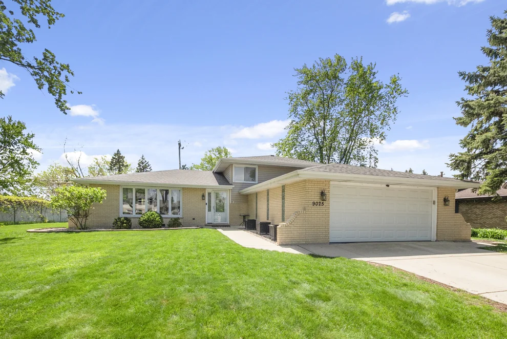 Unit for sale at 9025 Kathy Court, Orland Park, IL 60462