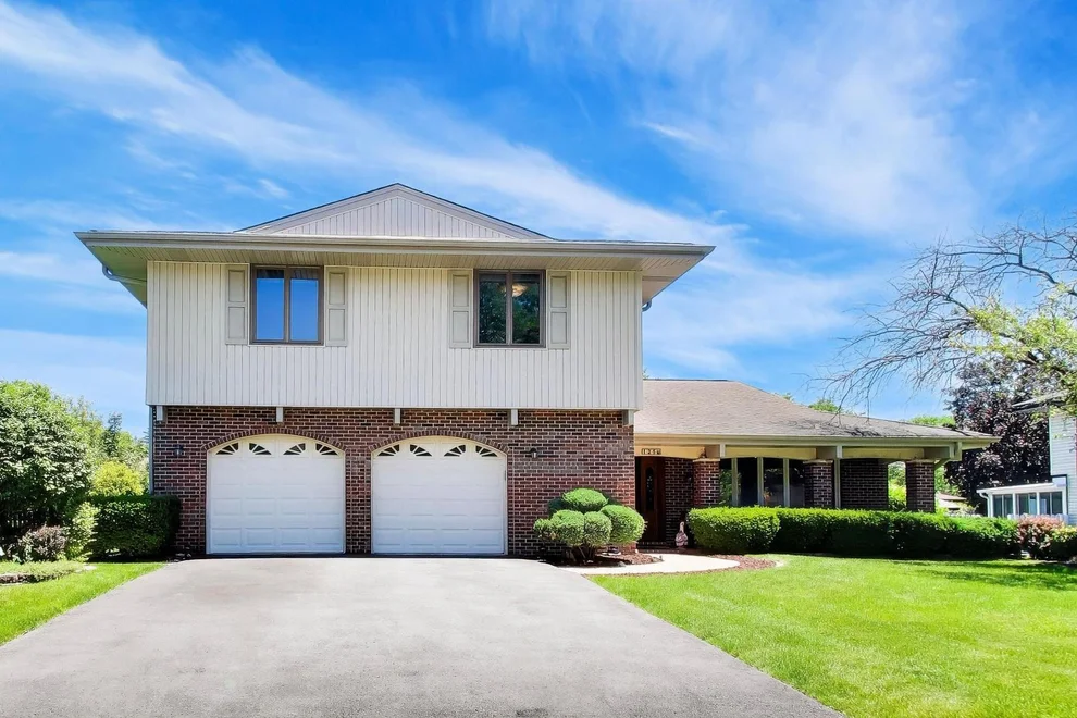 Unit for sale at 125 Lynnfield Lane, Schaumburg, IL 60193