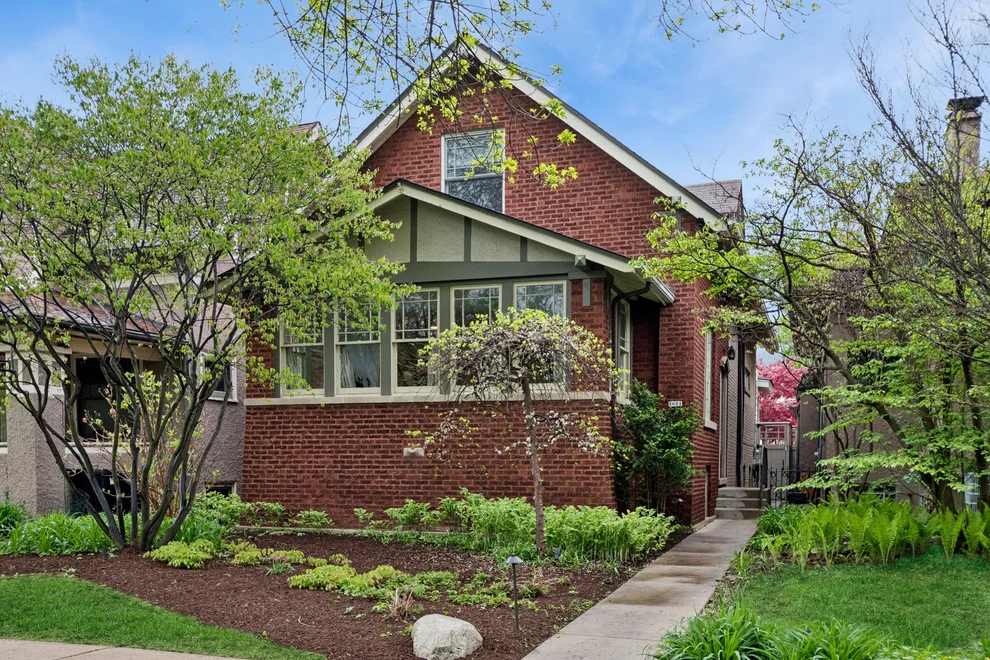 Unit for sale at 2621 W Windsor Avenue, Chicago, IL 60625