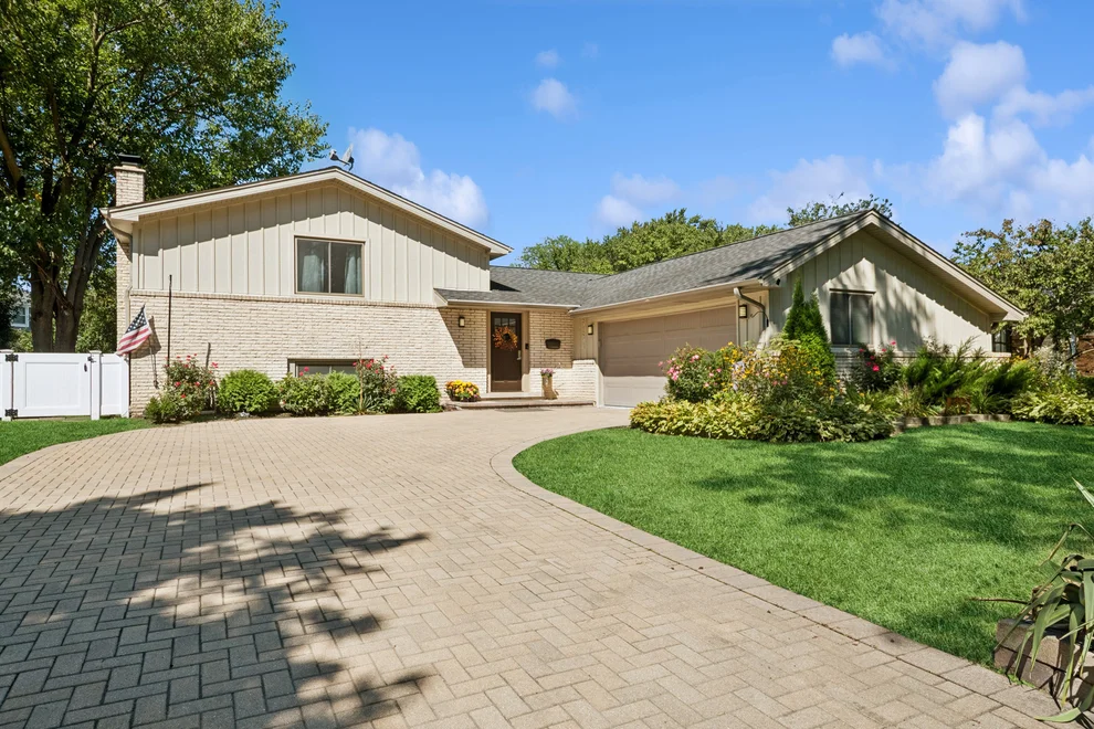 Unit for sale at 3134 Maple Leaf Drive, Glenview, IL 60026
