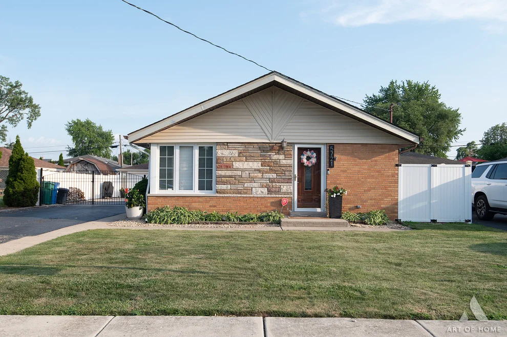 Unit for sale at 5721 W 83rd Place, Burbank, IL 60459