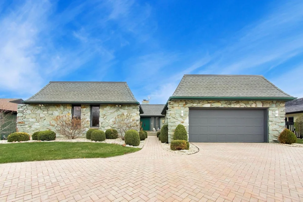Unit for sale at 1309 Montgomery Drive, Deerfield, IL 60015
