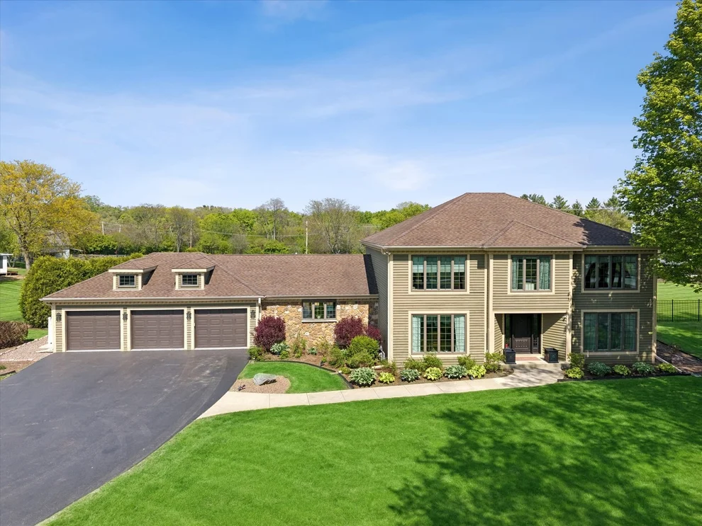 Unit for sale at 6731 Estate Lane, Long Grove, IL 60047