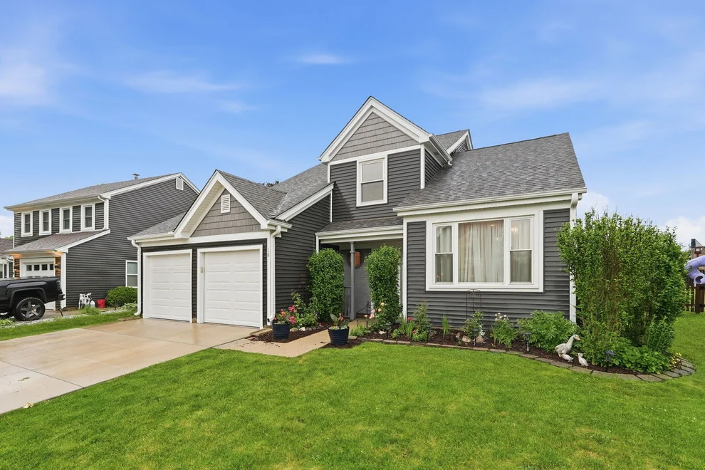 Unit for sale at 10 Washington Court, Streamwood, IL 60107