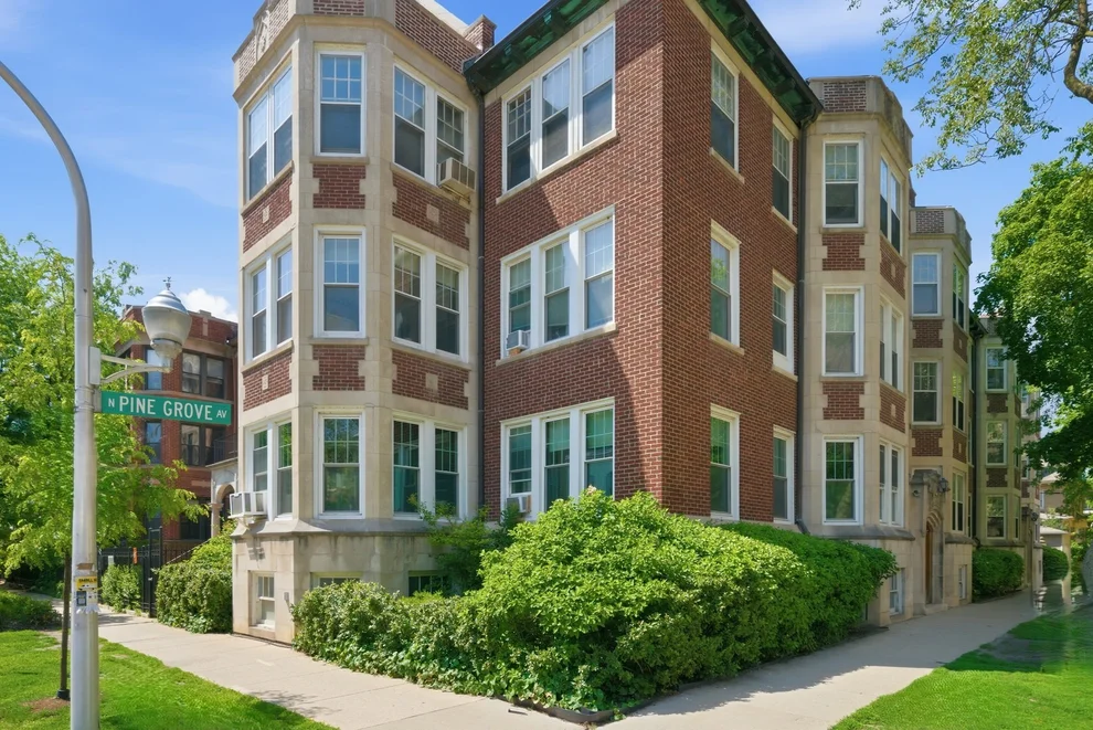 Unit for sale at 2948 N Pine Grove Avenue, Chicago, IL 60657