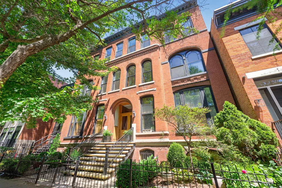 Unit for sale at 820 W Webster Avenue, Chicago, IL 60614