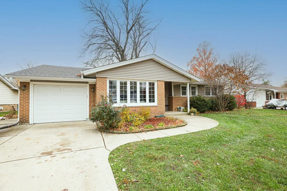 Unit for sale at 225 Placid Way, Elk Grove Village, IL 60007