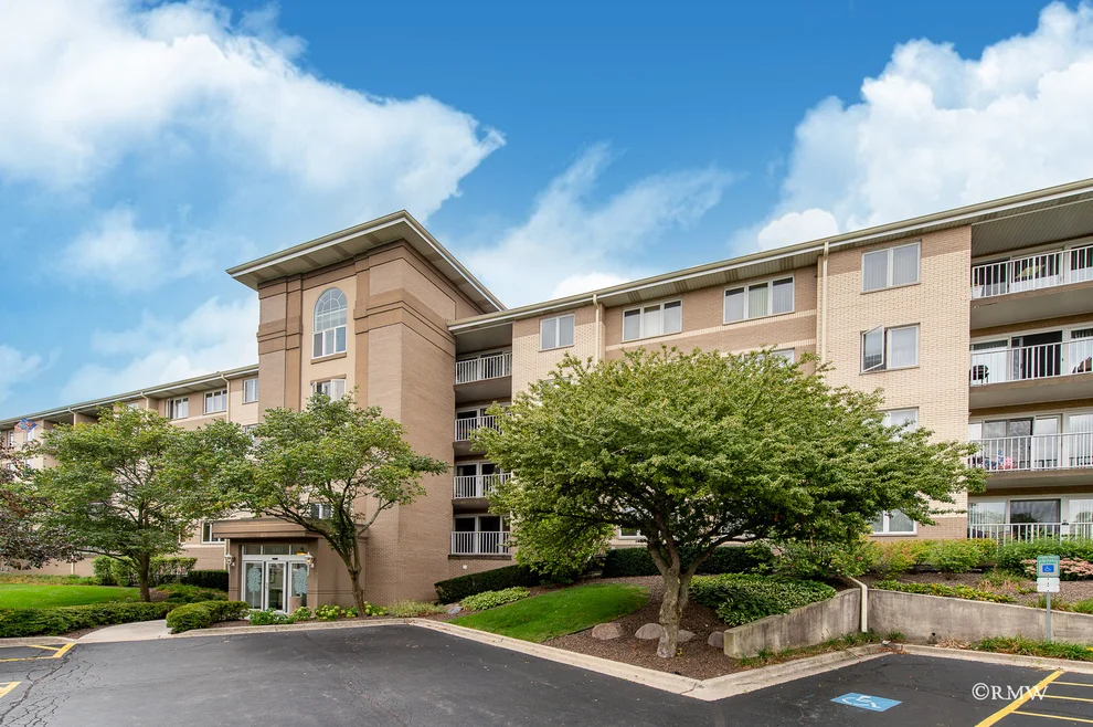 Unit for sale at 480 E Montrose Avenue, Wood Dale, IL 60191