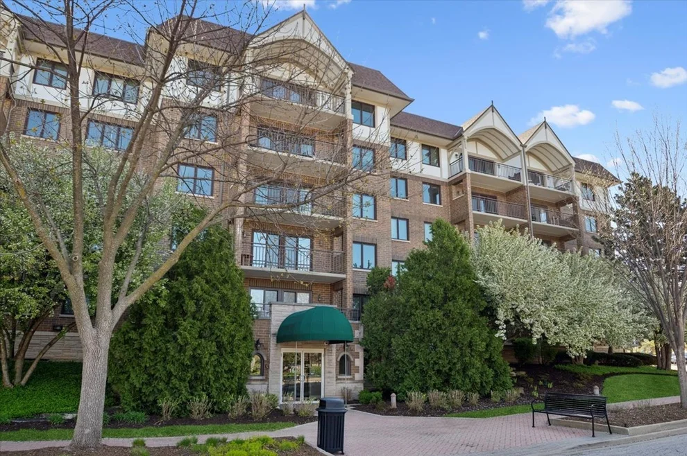 Unit for sale at 15 S Pine Street, Mount Prospect, IL 60056