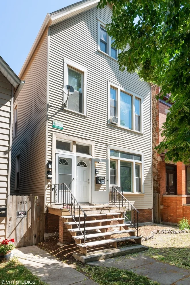 Unit for sale at 1508 W Henderson Street, Chicago, IL 60657