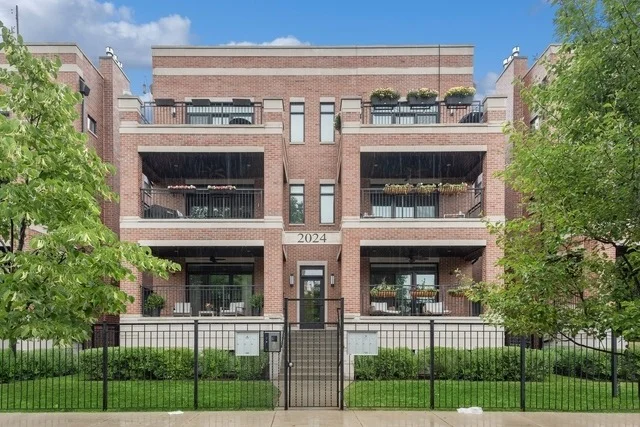 Unit for sale at 2024 W LeMoyne Street, Chicago, IL 60622