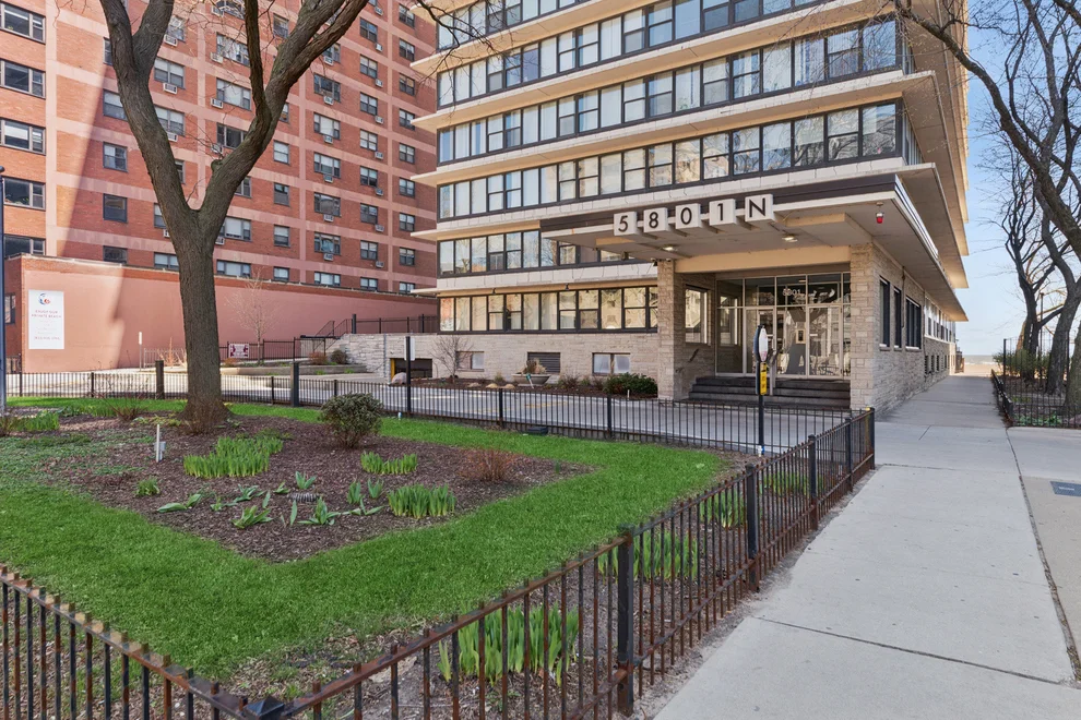 Unit for sale at 5801 N Sheridan Road, Chicago, IL 60660