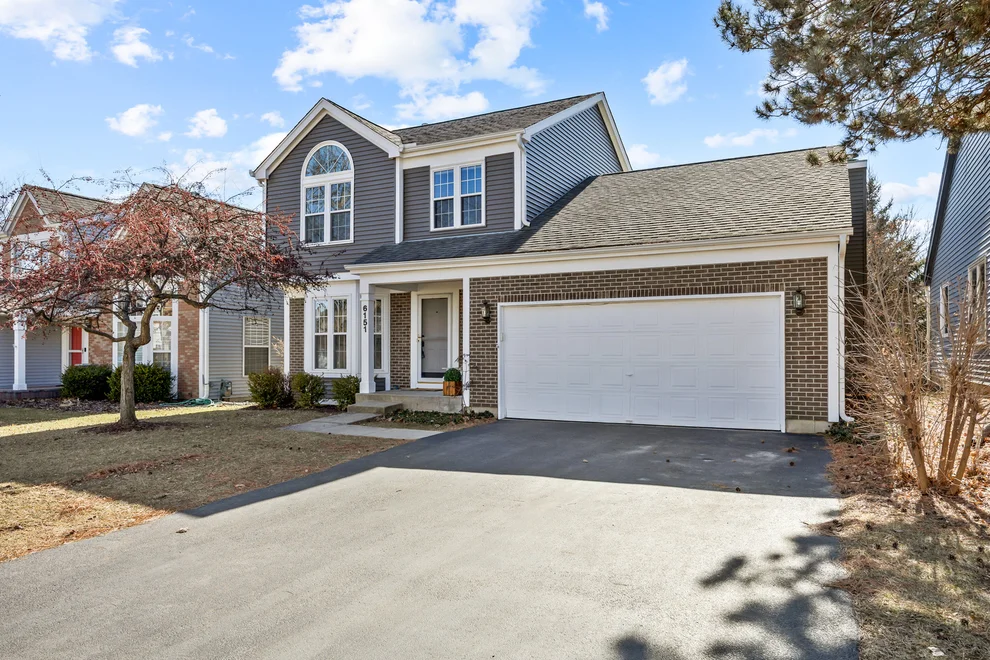 Unit for sale at 6151 Golfview Drive, Gurnee, IL 60031