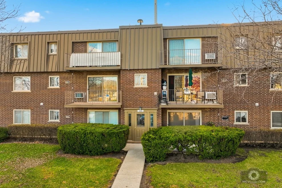 Unit for sale at 588 Fairway View Drive, Wheeling, IL 60090