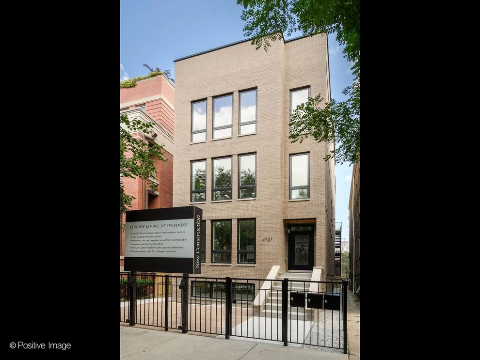 Unit for sale at 3721 N Kenmore Avenue, Chicago, IL 60613