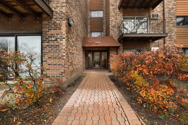 Unit for sale at 8974 N Western Avenue, Des Plaines, IL 60016