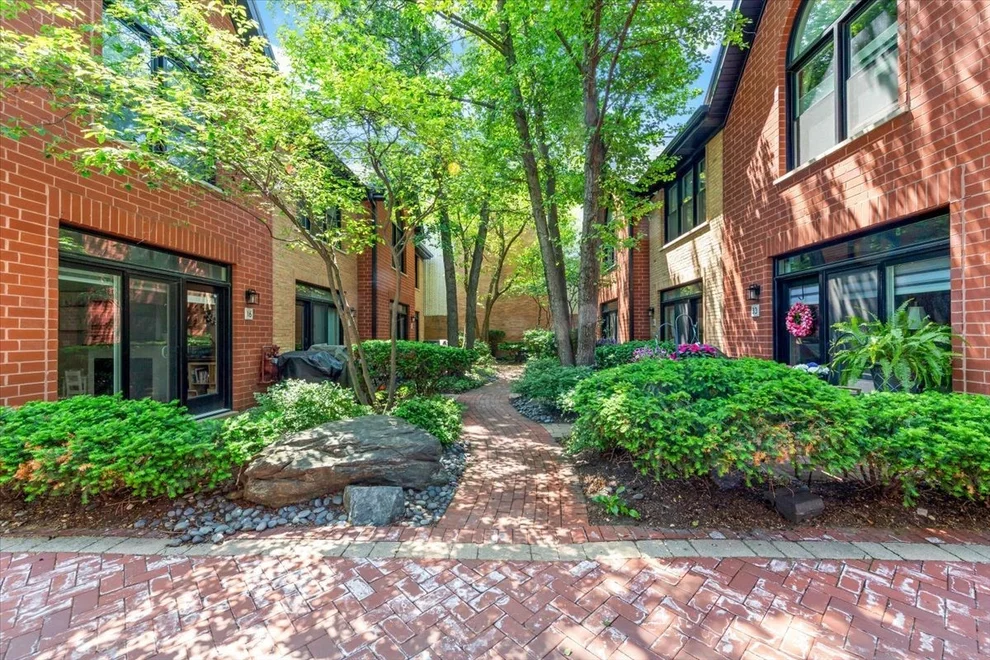 Unit for sale at 1801 W DIVERSEY Parkway, Chicago, IL 60614