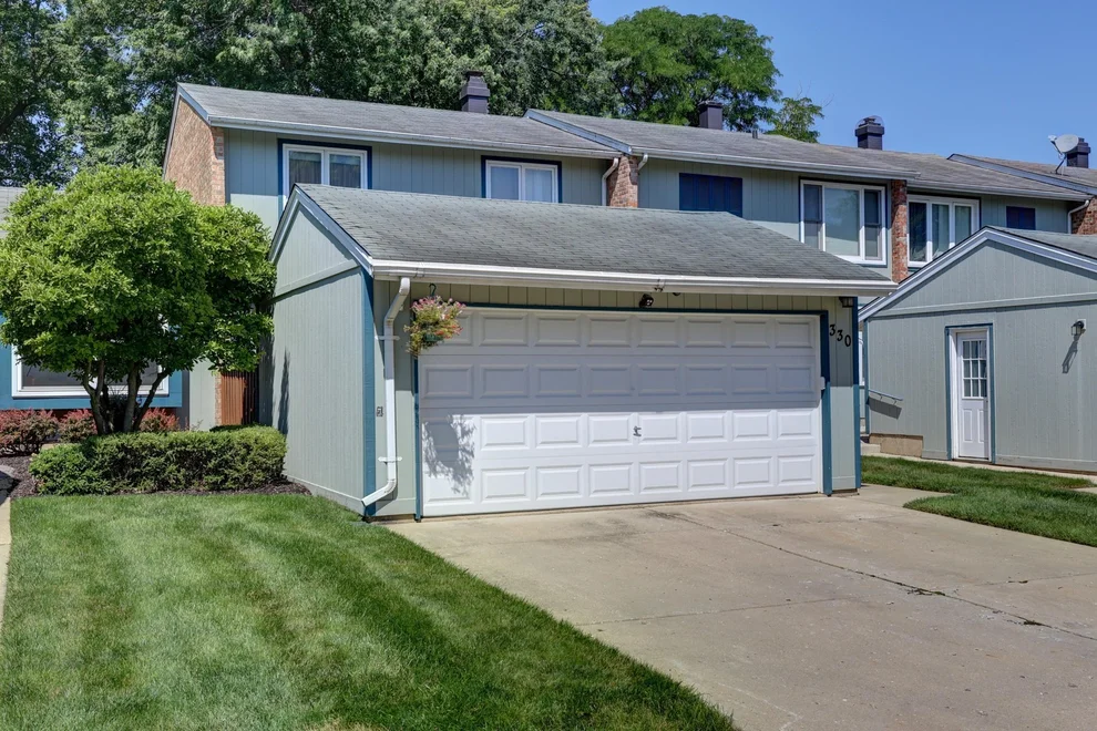 Unit for sale at 330 Elmwood Lane, Bloomingdale, IL 60108