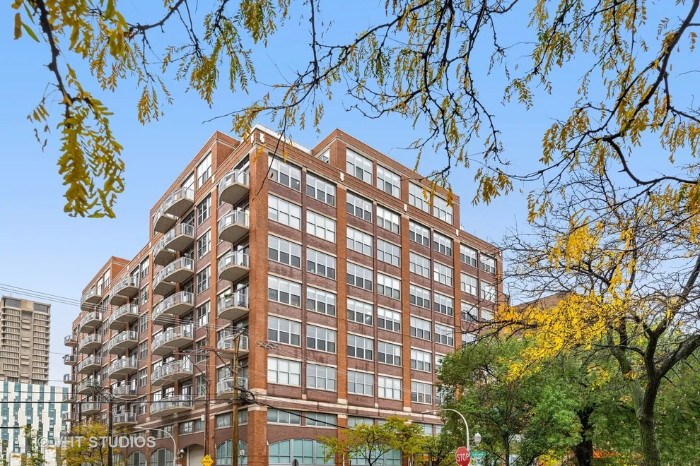 Unit for sale at 933 W Van Buren Street, Chicago, IL 60607