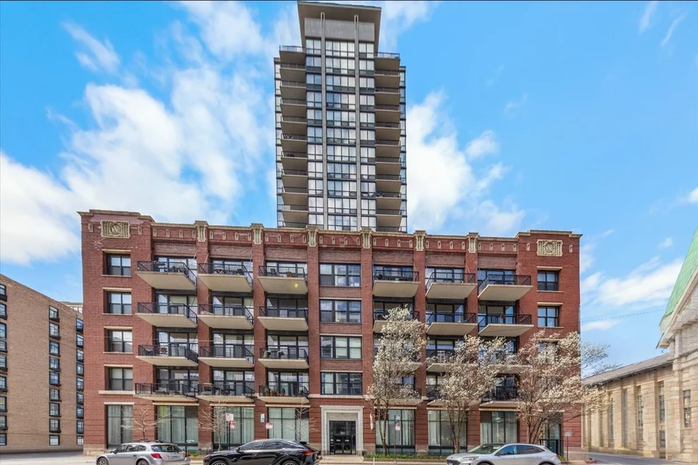 Unit for sale at 210 S Des Plaines Avenue, Chicago, IL 60661