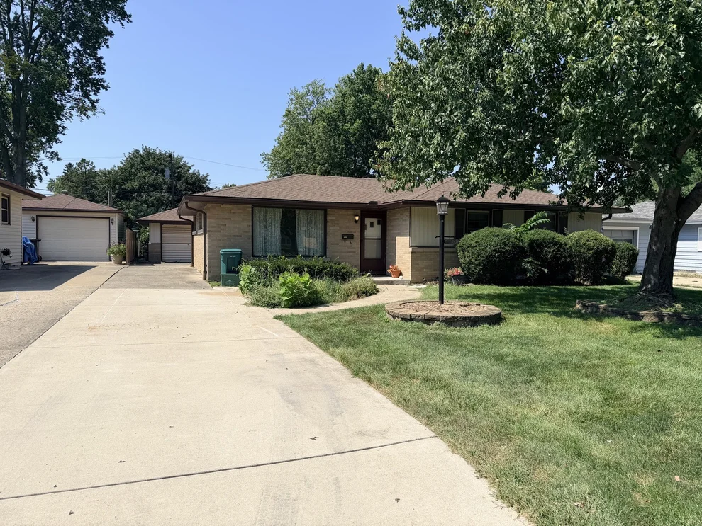 Unit for sale at 1113 Lincoln Avenue, Ottawa, IL 61350