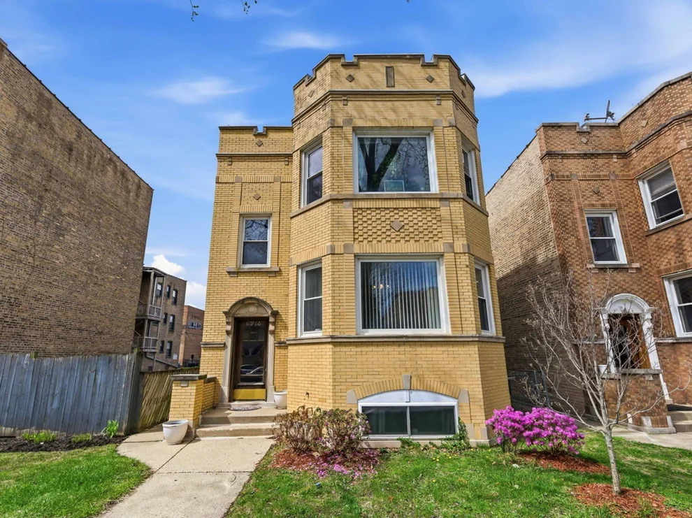 Unit for sale at 6710 N Artesian Avenue, Chicago, IL 60645
