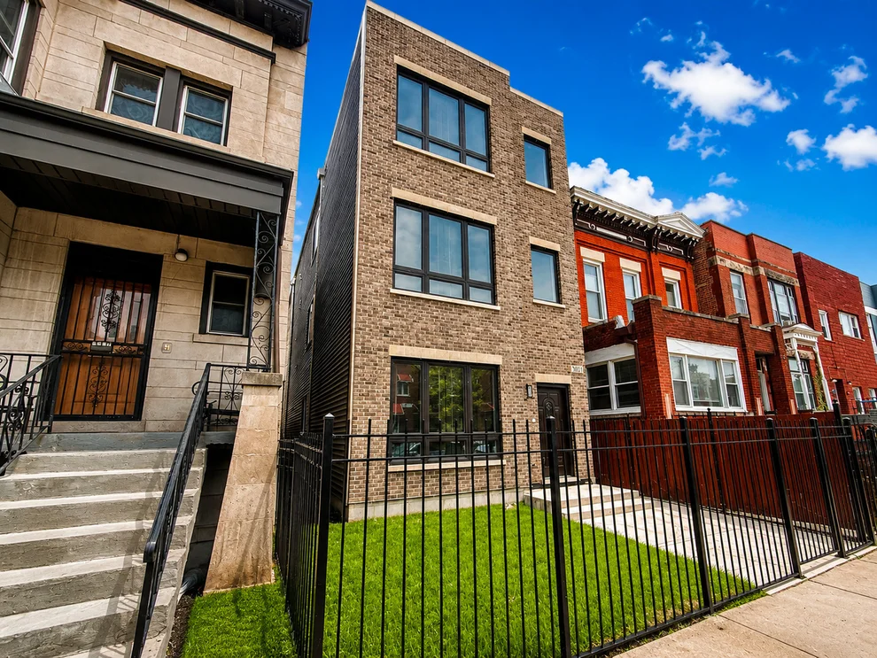 Unit for sale at 3031 W WARREN Boulevard, Chicago, IL 60612