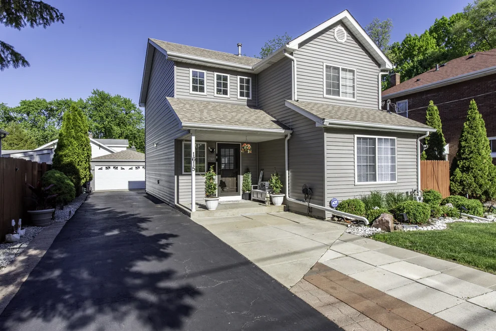 Unit for sale at 1615 N Sheridan Road, Waukegan, IL 60085