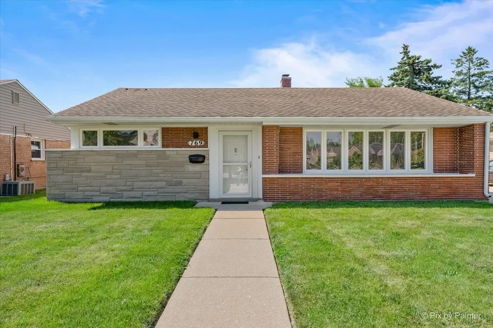 Unit for sale at 769 E Thacker Street, Des Plaines, IL 60016