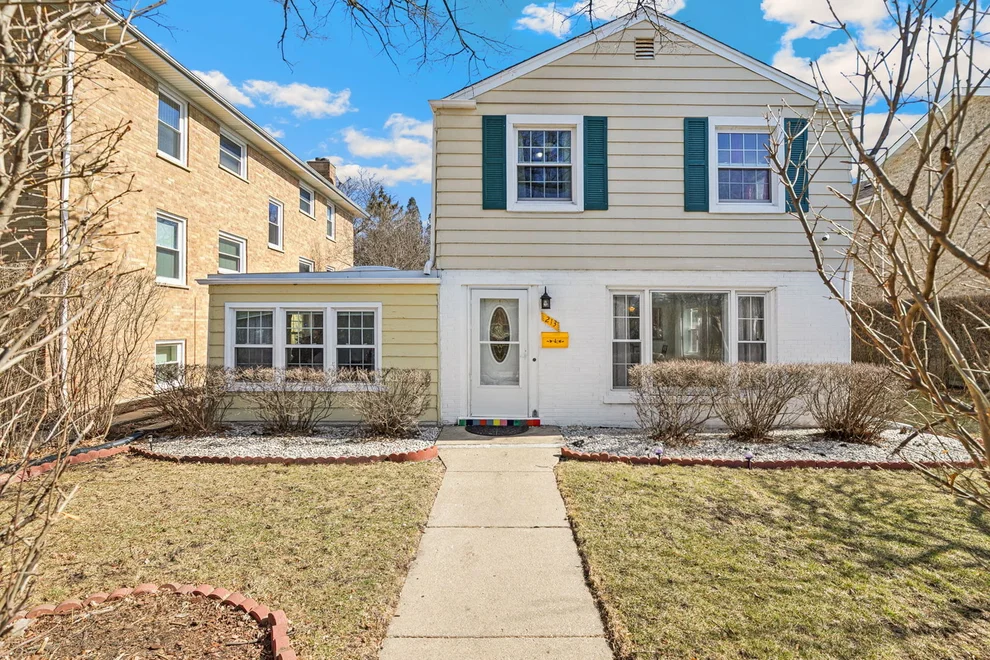 Unit for sale at 213 S Dryden Place, Arlington Heights, IL 60004
