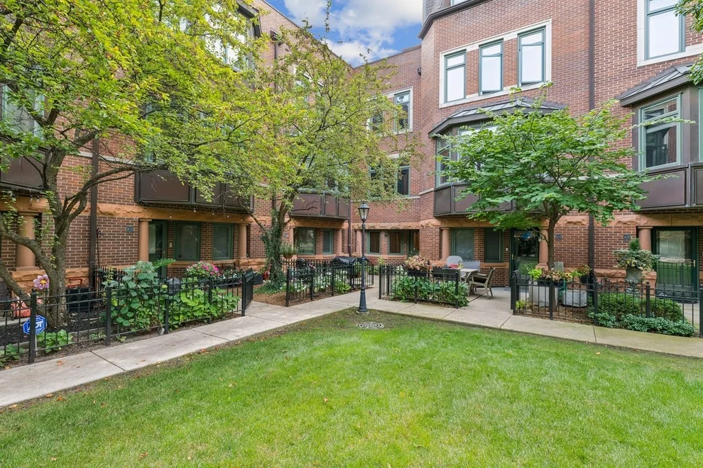 Unit for sale at 1351 W Altgeld Street, Chicago, IL 60614