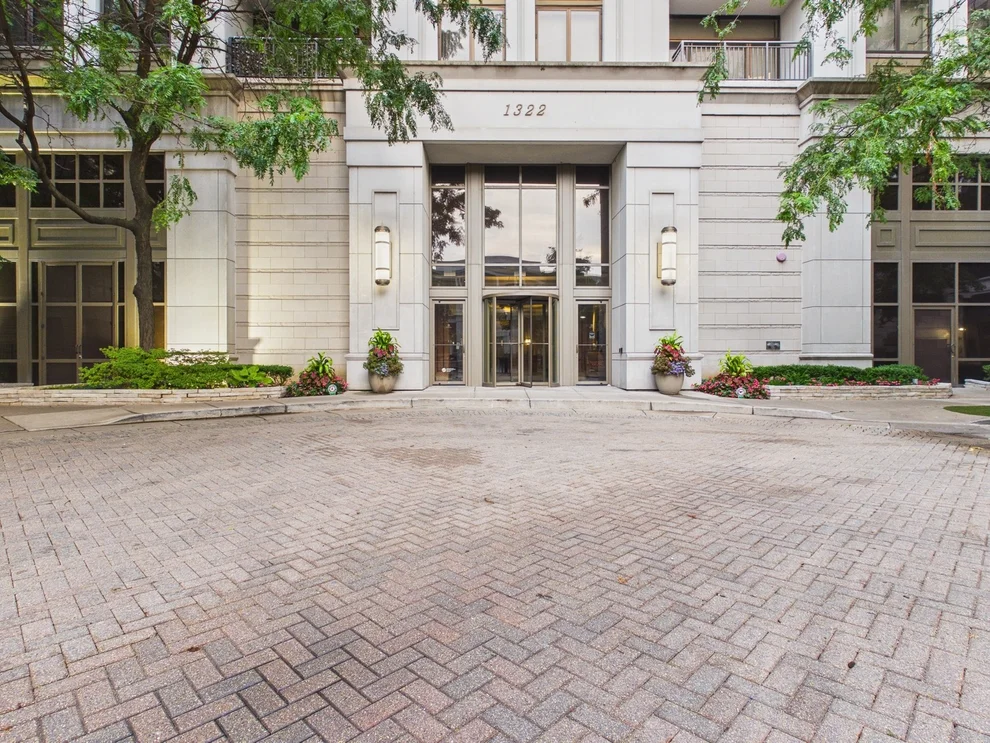Unit for sale at 1322 S PRAIRIE Avenue, Chicago, IL 60605