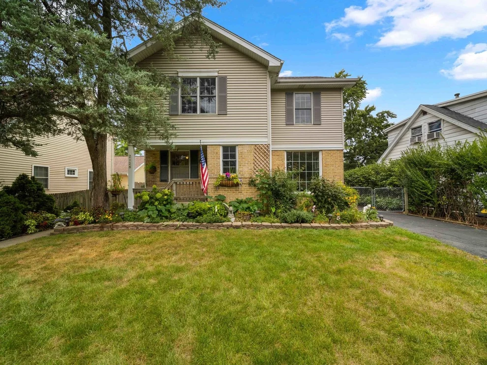Unit for sale at 2126 Hickory Court, Glenview, IL 60025