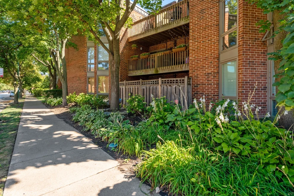 Unit for sale at 2045 N Larrabee Street, Chicago, IL 60614