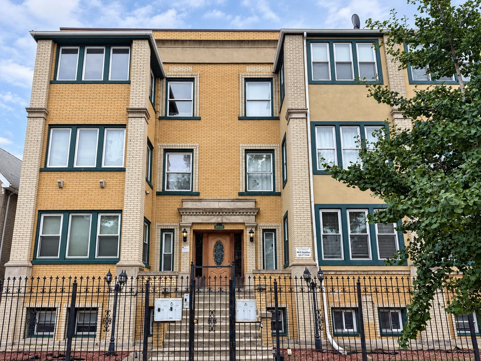 Unit for sale at 4825 S Prairie Avenue, Chicago, IL 60615