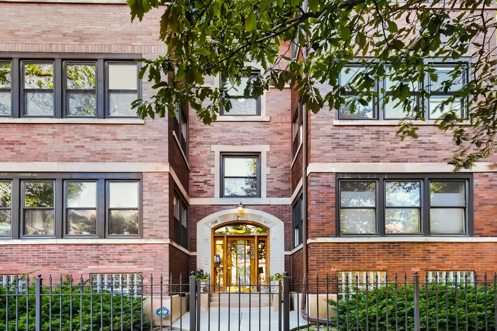 Unit for sale at 5204 N Glenwood Avenue, Chicago, IL 60640