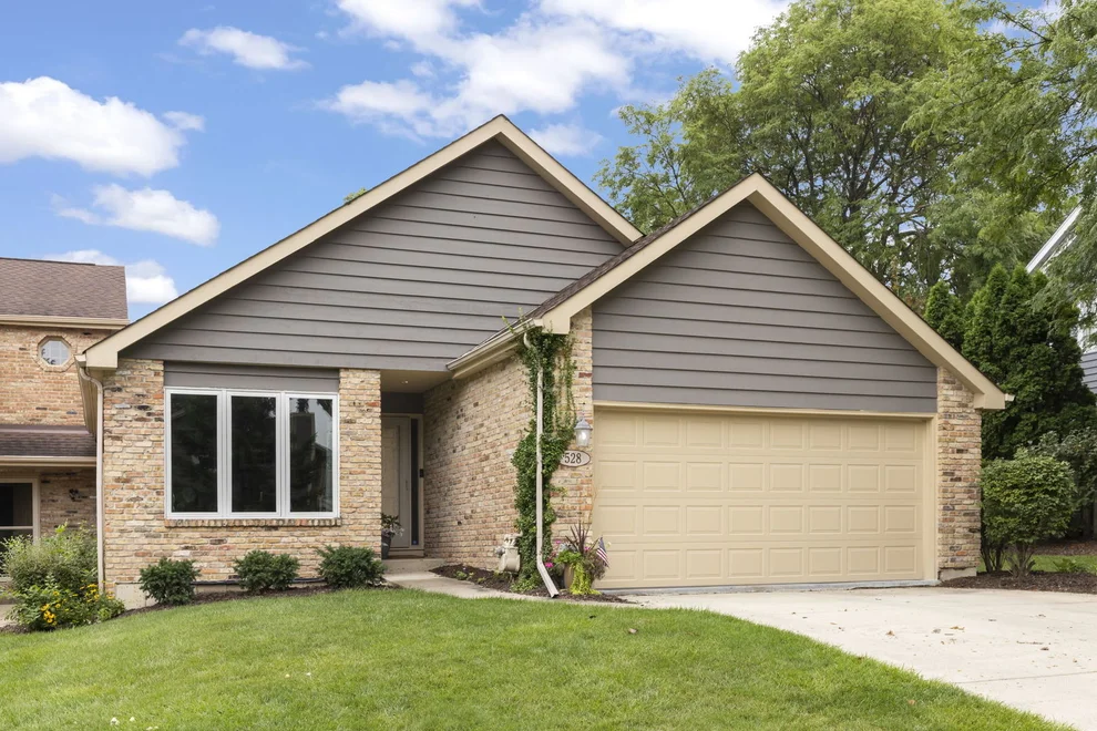 Unit for sale at 528 W Evergreen Street, Wheaton, IL 60187