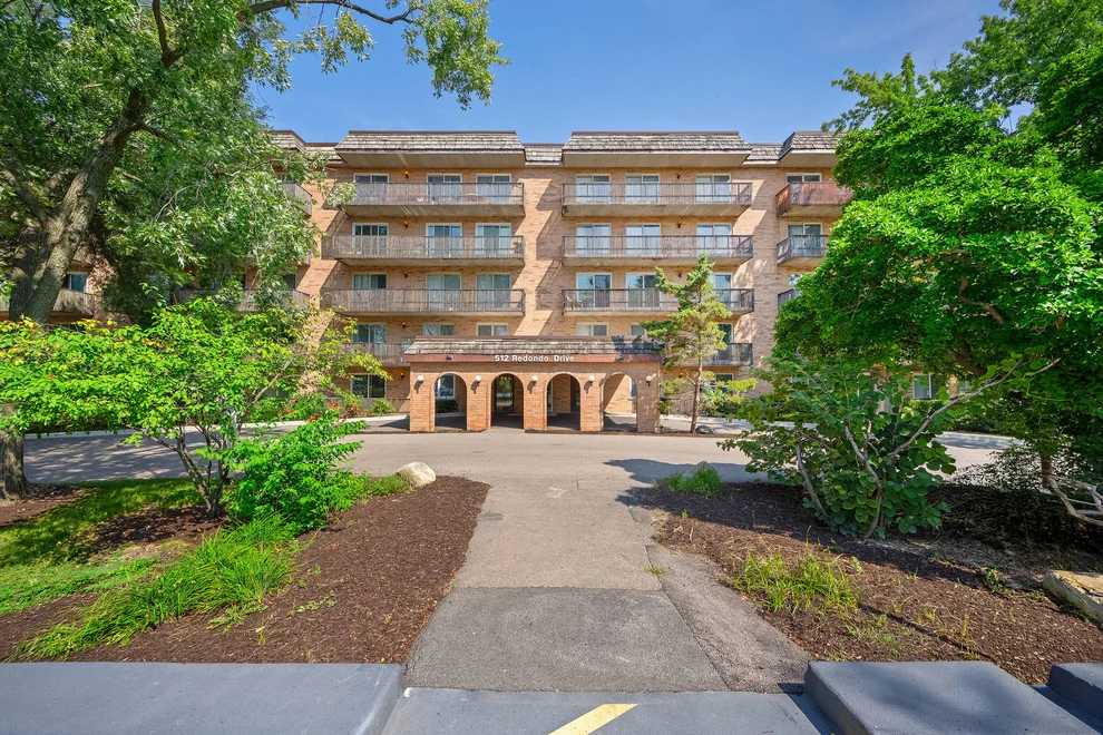 Unit for sale at 512 Redondo Drive, Downers Grove, IL 60516